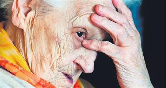 Yaşlılar, alzheimer ile unutkanlığı karıştırıyor